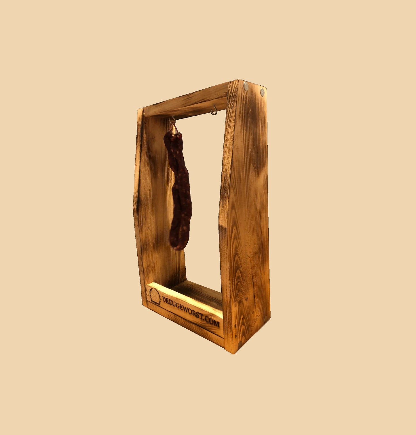 Droogrek voor droge worst zijkant met een droge worst